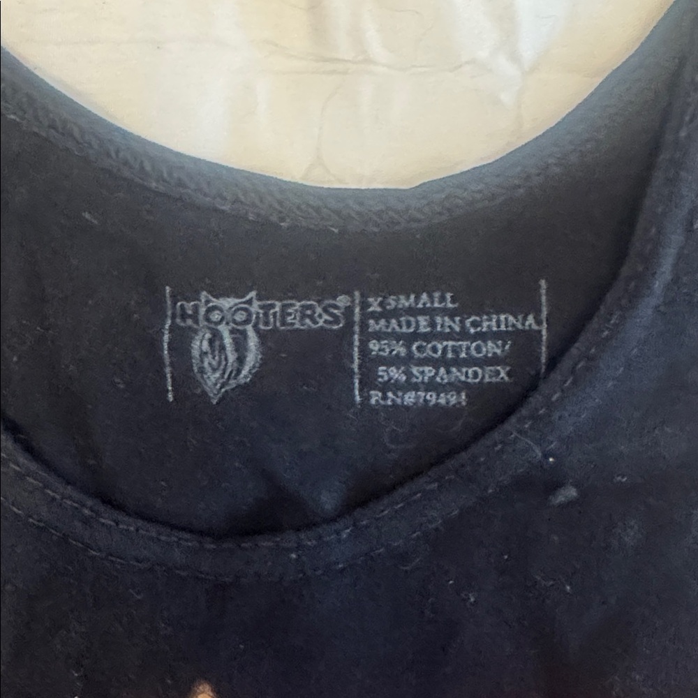 Hooters black tank - Picture 3 of 4